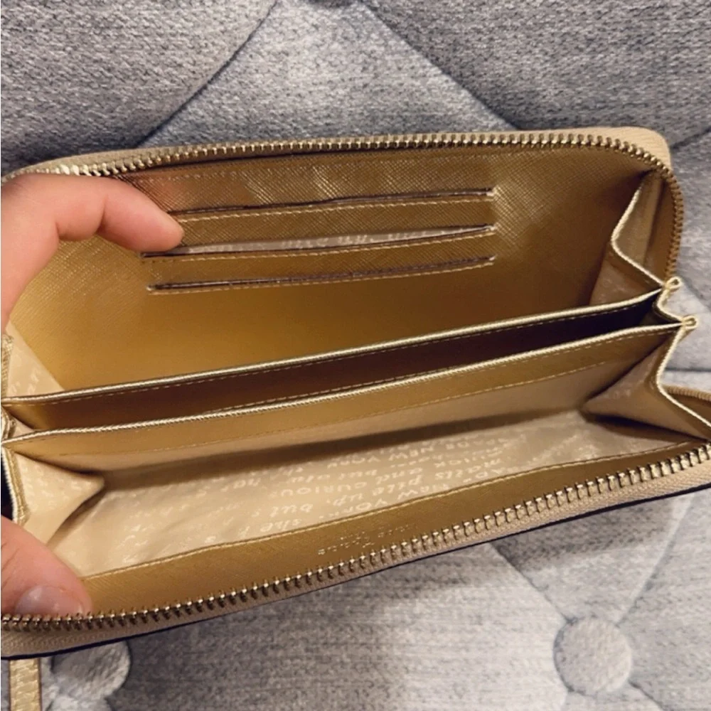 ❌SOLD❌Kate Spade Wallet! - Picture 2 of 2